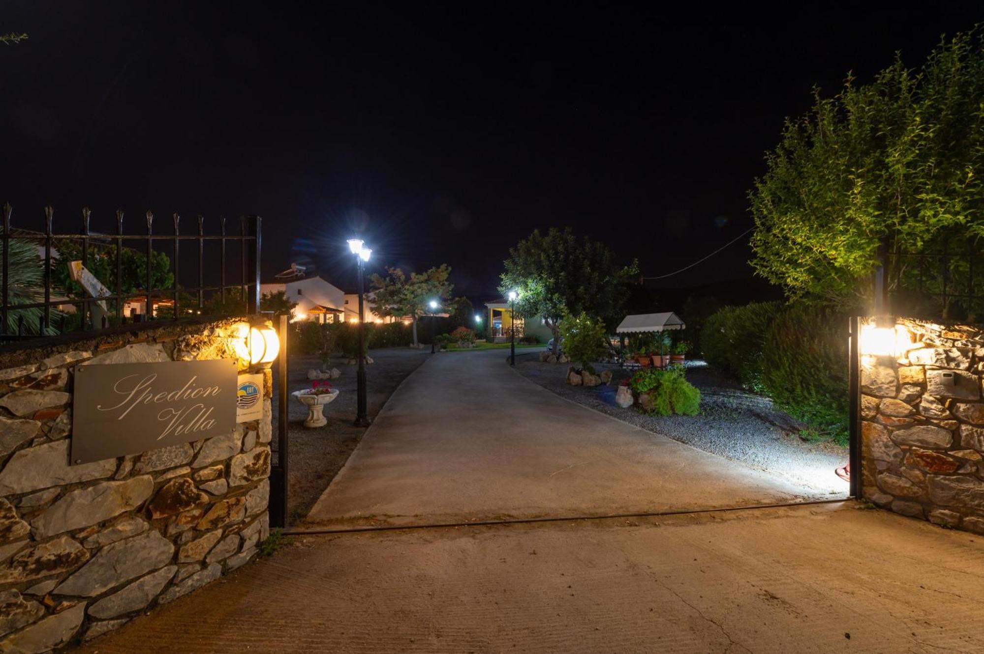 Spedion Villa - Near To Sea Villas With Heated Swimming Pool Gythio Bagian luar foto