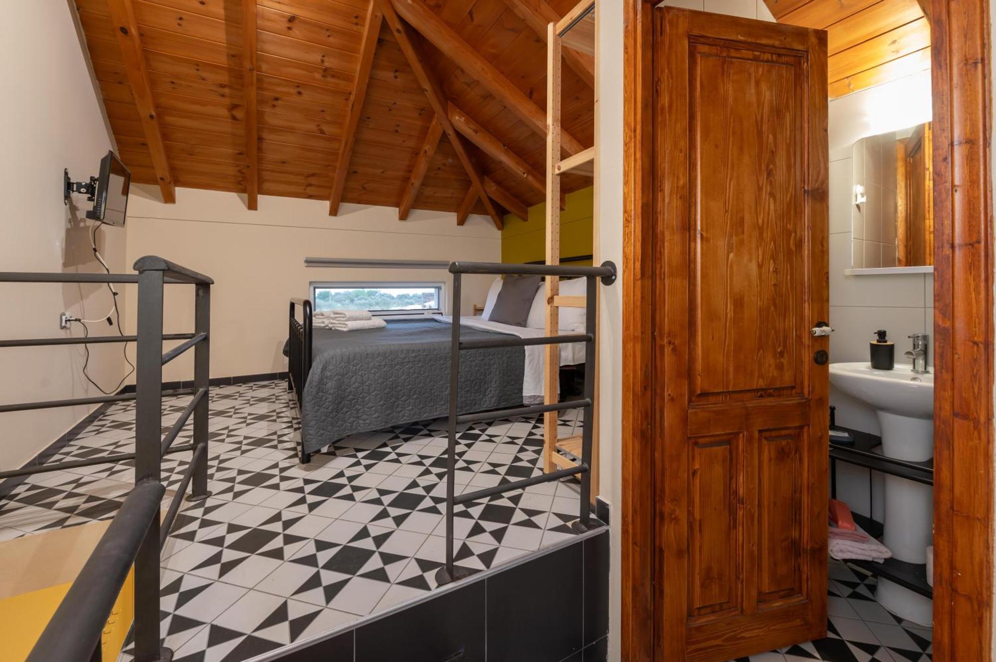 Spedion Villa - Near To Sea Villas With Heated Swimming Pool Gythio Bagian luar foto