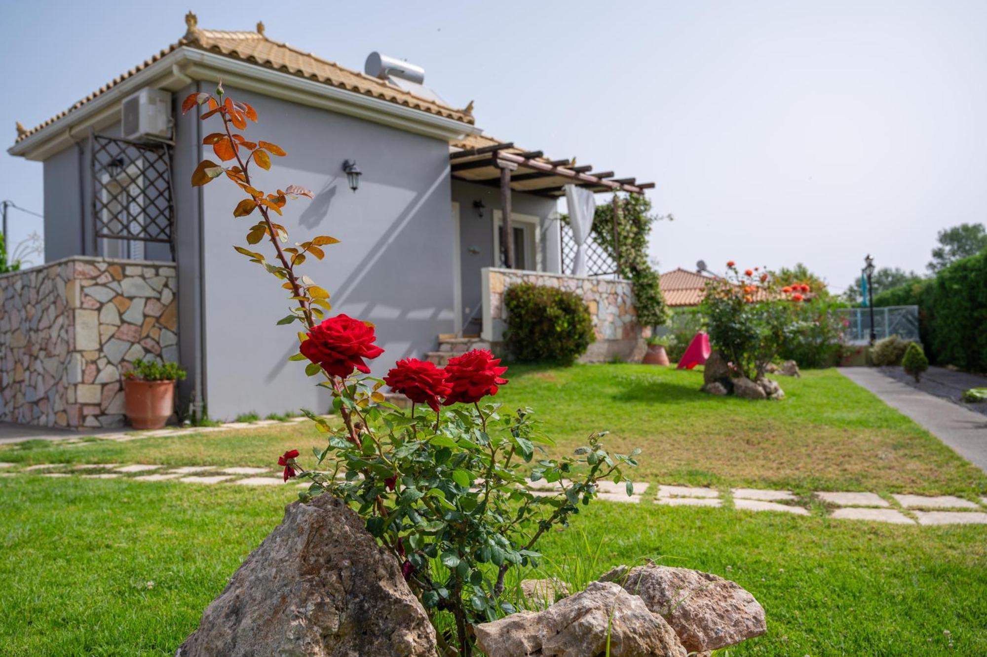 Spedion Villa - Near To Sea Villas With Heated Swimming Pool Gythio Bagian luar foto