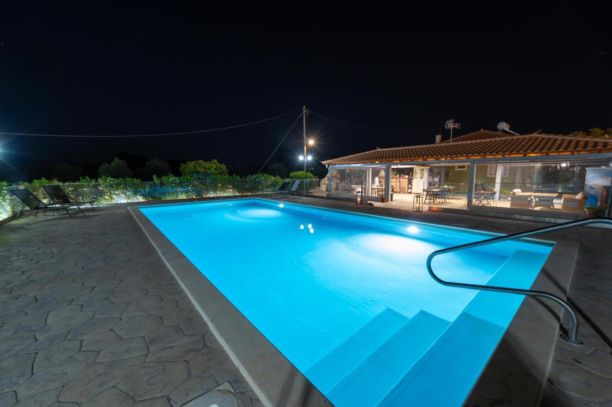 Spedion Villa - Near To Sea Villas With Heated Swimming Pool Gythio Bagian luar foto