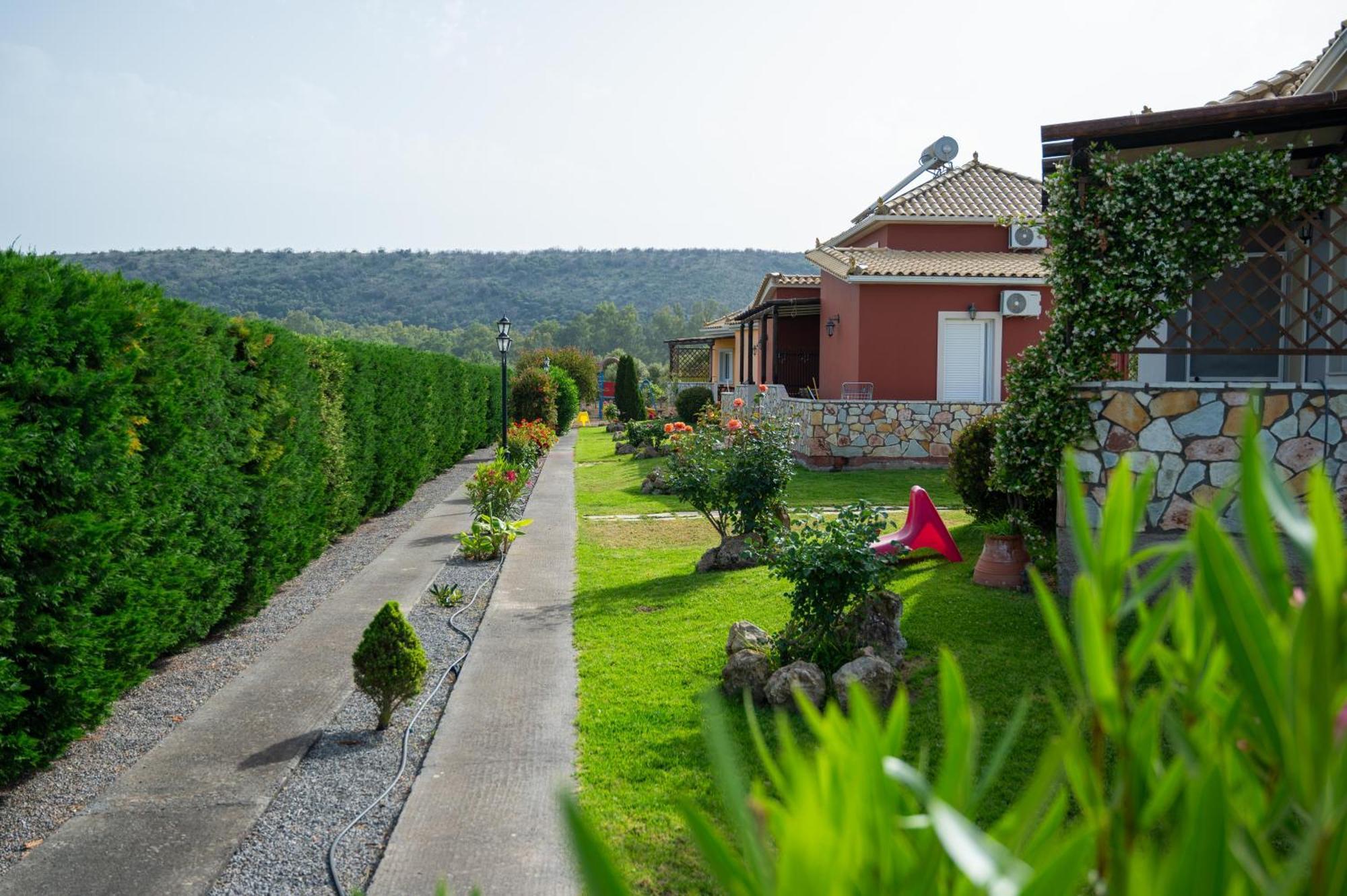 Spedion Villa - Near To Sea Villas With Heated Swimming Pool Gythio Bagian luar foto